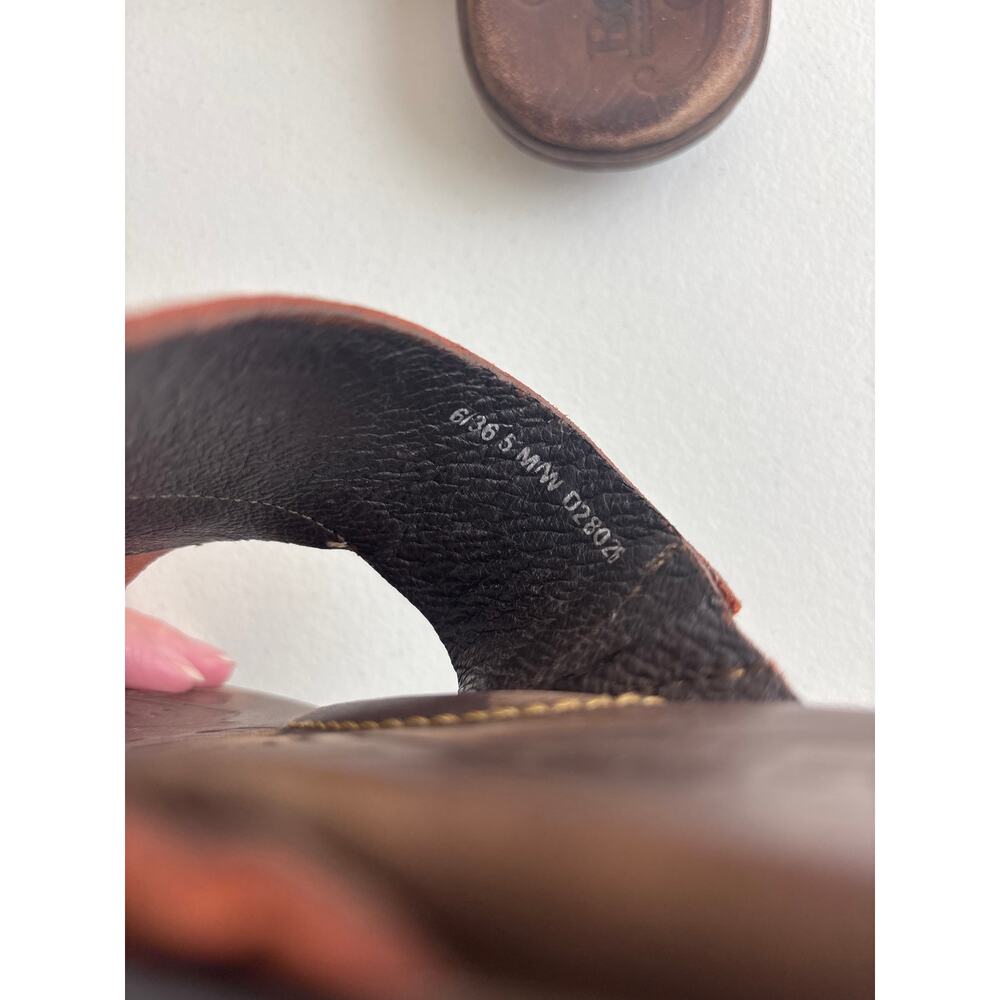 Born Leather Thong Sandals Brown Comfort Flip Flops Size 6 - Picture 4 of 6